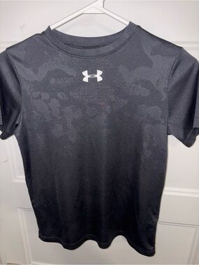 Under Armour Black Short Sleeve Performance Tee with Subtle Camo